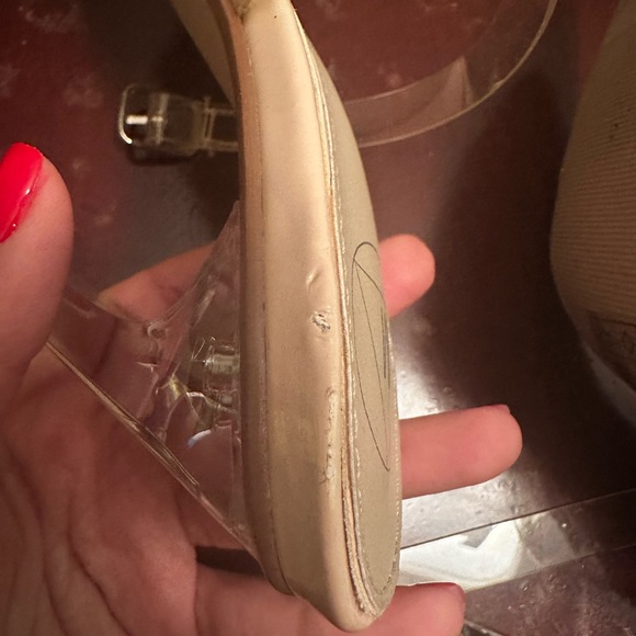 I used it once and the scratch happened in luggage.Cant wear high heels anymore. - Picture 4 of 8